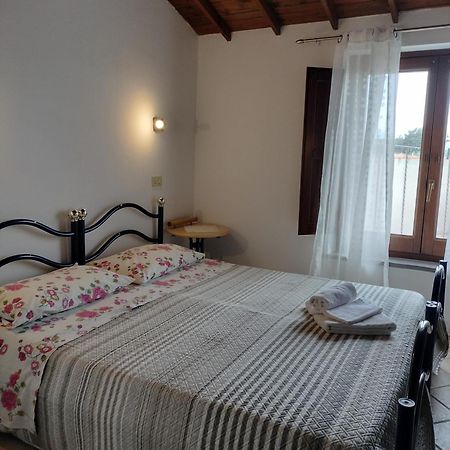 Hotel La Casa Rossa Riola Sardo Esterno foto