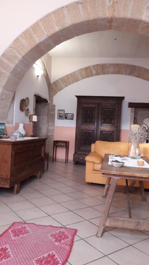 Hotel La Casa Rossa Riola Sardo Esterno foto