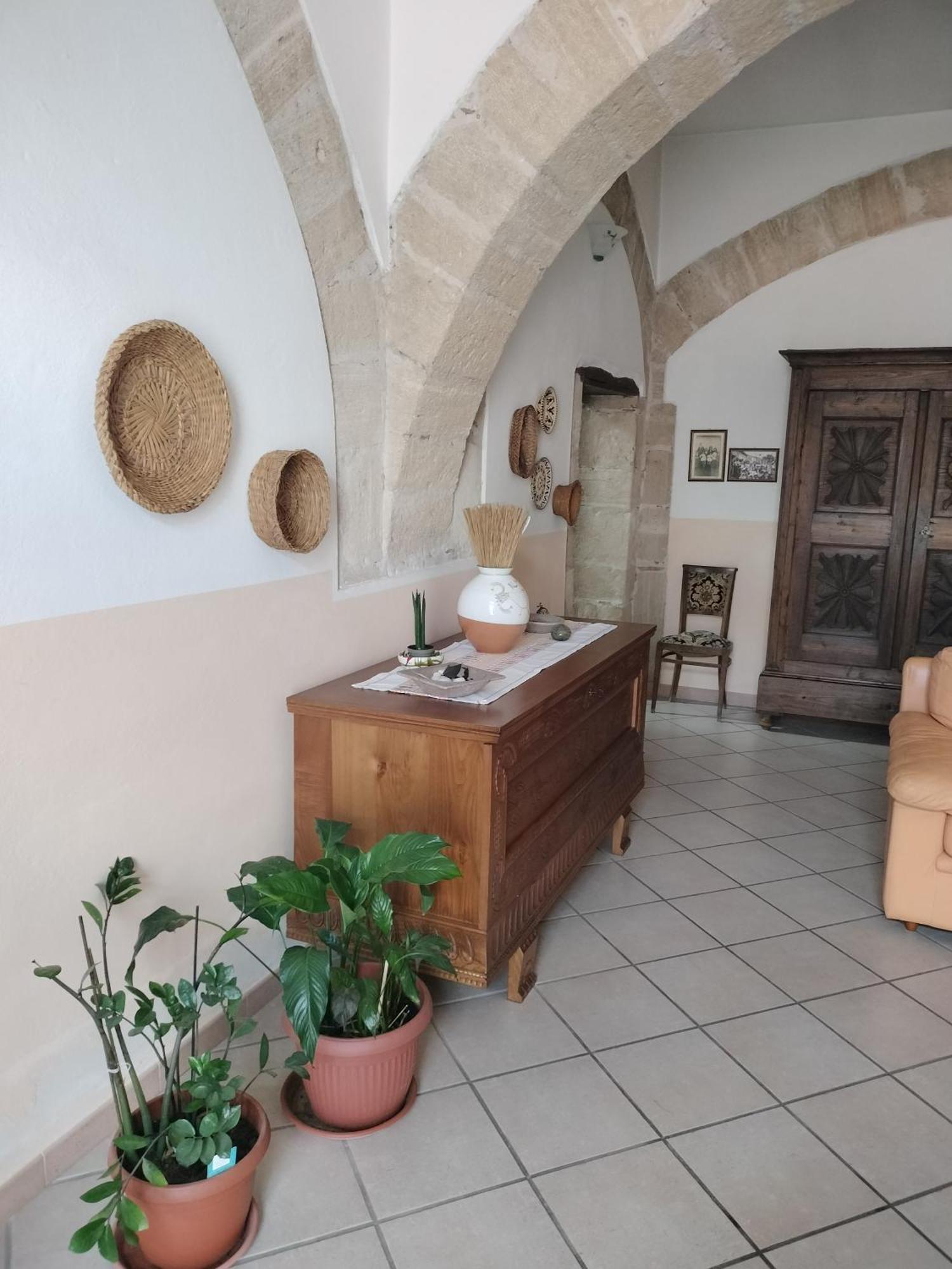 Hotel La Casa Rossa Riola Sardo Esterno foto