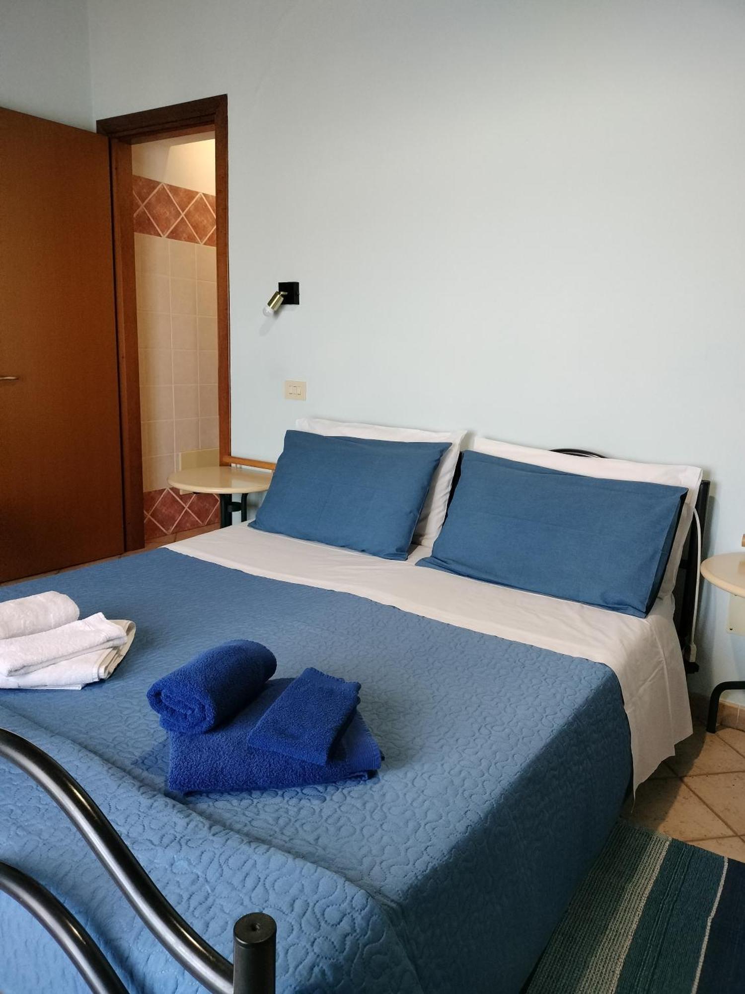 Hotel La Casa Rossa Riola Sardo Esterno foto