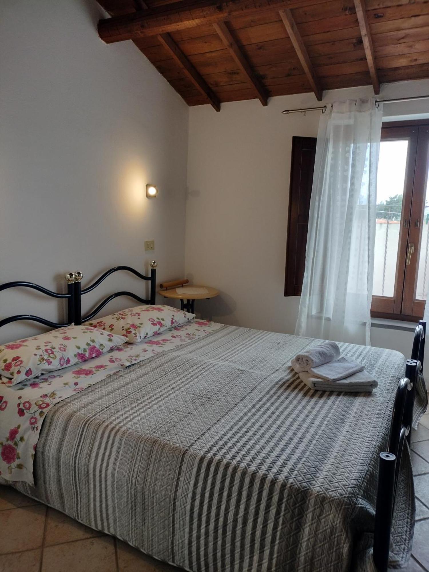 Hotel La Casa Rossa Riola Sardo Esterno foto