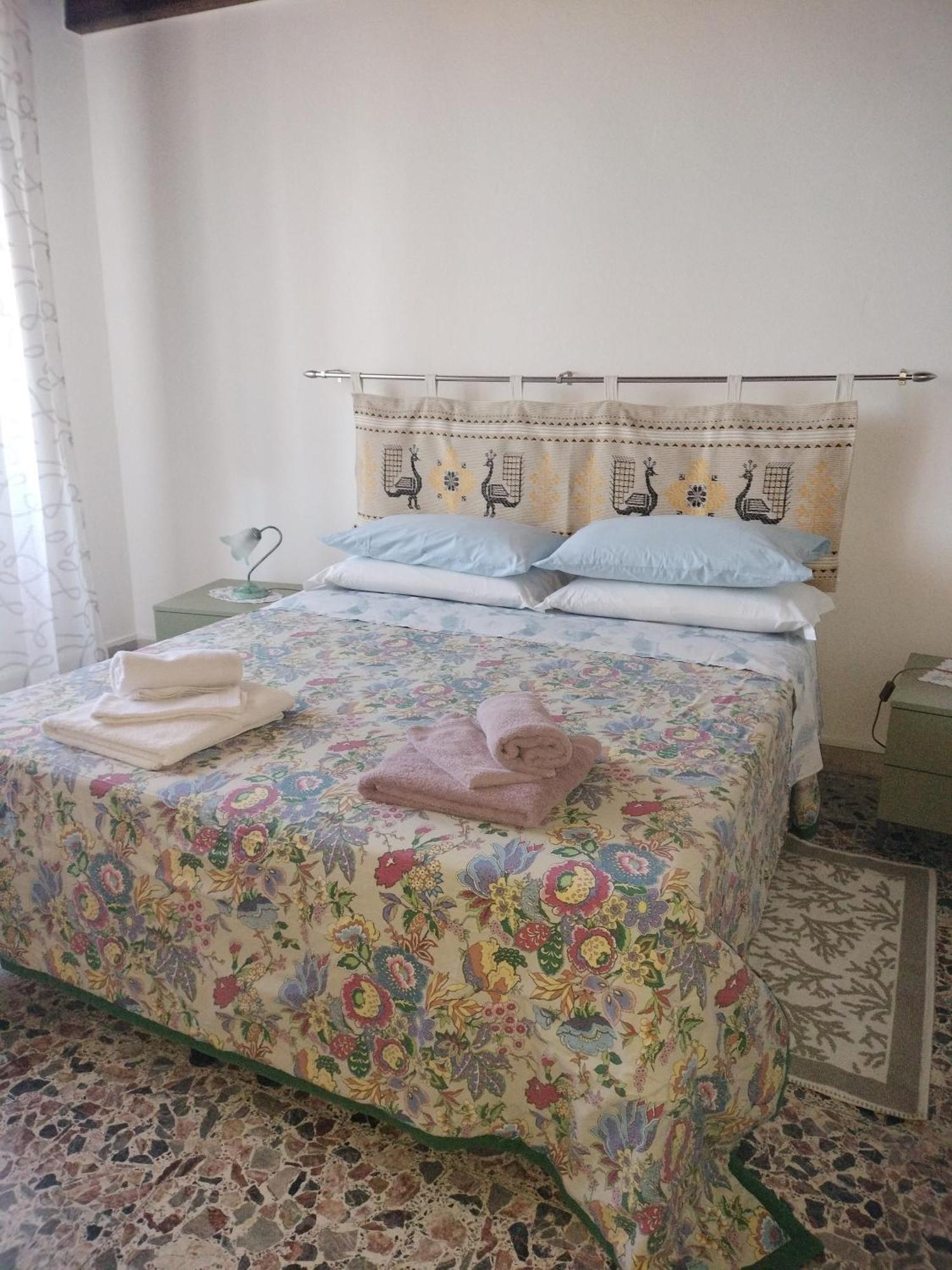 Hotel La Casa Rossa Riola Sardo Esterno foto